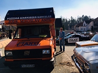 Parkoviště U Biřičky bylo plné policejních aut... Ostatně i Pojízdná senátorská kancelář zvaná (policejní) "Antlon" je také cizincem, neb jde o italský Fiat Ducato, navíc zakoupený v Německu :-)