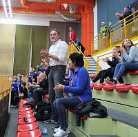 Fandíme :-) VK Sport je jeden tým – celý den neúnavně fandili klukům malí žáci VK Sportu i početná skupina rodičů :-)