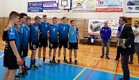 Moje gratulace týmu a předání zdravotního senátorského balíčku :-)