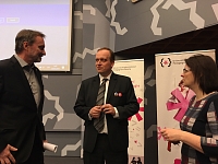 Poděkování kolegům s katedry za (tradičně již) výbornou organizaci (tj. A :-)) - Václavu Bělíkovi a Heleně Malířové.
