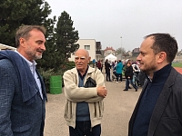 S místostarostou Kostelce nad Orlicí Tomášem Kytlíkem a s doktorem (emeritním soudcem) Mírou Hofmannem před slavnostním zahájením.