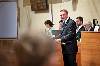 A tady už v Jednacím sále Senátu při zahájení mezinárodní konference...