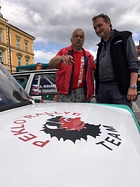 Při prohlídce aut jsem se nejdéle zdržel u pekelské posádky Moskviče 1240 1600 SL rally v sestavě Josef Vodehnal - Stanislav Malina, kteří jezdí už od sedmdesátých let minulého století. Klobouk dolů!