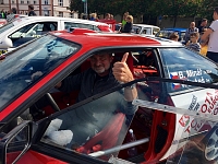 Usednout za volant závodního vozu je zřejmě přáním každého kluka :-)