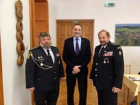 S šéfy KSH Pardubického kraje Pepíkem Bidmonem (vpravo - po mé levici :-)) a OSH Pardubice Bohoušem Cermanem (vlevo - po mé pravici :-)) před zahájením konference.