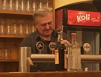 Leoš je tu jako doma - a je i skvělý "výčepák"