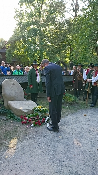 Položení kytice a poslední (uctivé) sbohem Legendě a Kamarádce.