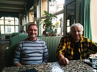 A dnes v Grand Café Orient - další Standovo oblíbené místo k setkávání s přáteli a zajímavými lidmi.