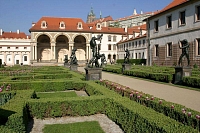 Krásná Valdštejnská zahrada s monumentem "Sala Terrena" Vás zve k návštěvám nejen dnes :-)
