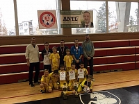 Společná fotografie s vítězným týmem turnaje mladších přípravek SK Pardubičky. Gratulujeme.