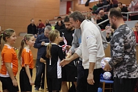 Vyhlášení mladších přírpavek - druhé místo obsadily dívky FK Pardubice.