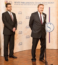 Na tiskové konferenci jsme vystoupili s JUDr. Romanem Fialou, s nímž jsme akci připravovali - a aniž bychom si vystoupení nacvičovali a domlouvali se, každý z nás mluvil čtyři minuty :-)