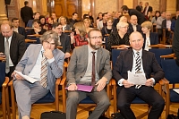 Prvním přednášejícím byl ústavní soudce (vynikající soudce-civilista) Jaromír Jirsa (v první řadě vpravo).